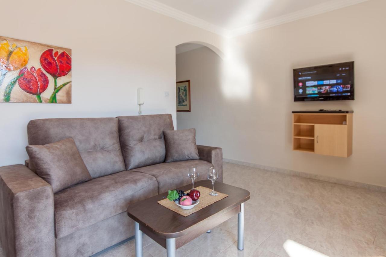 Pool And Sea Merill Apartments - Happy Rentals Mellieħa Eksteriør billede